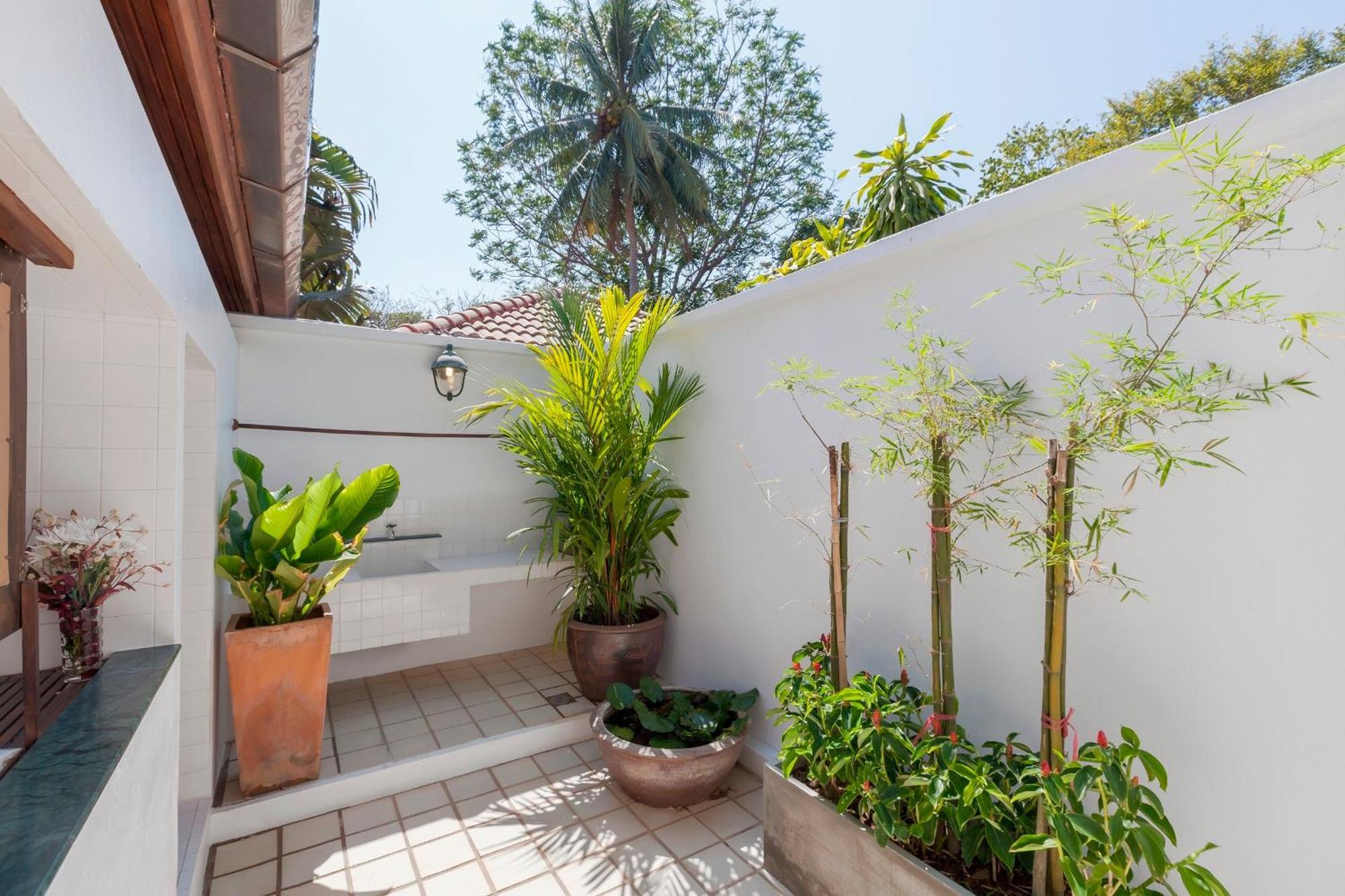 Baan Khunying - Secluded Phuket Beachfront Villa Rawai Экстерьер фото