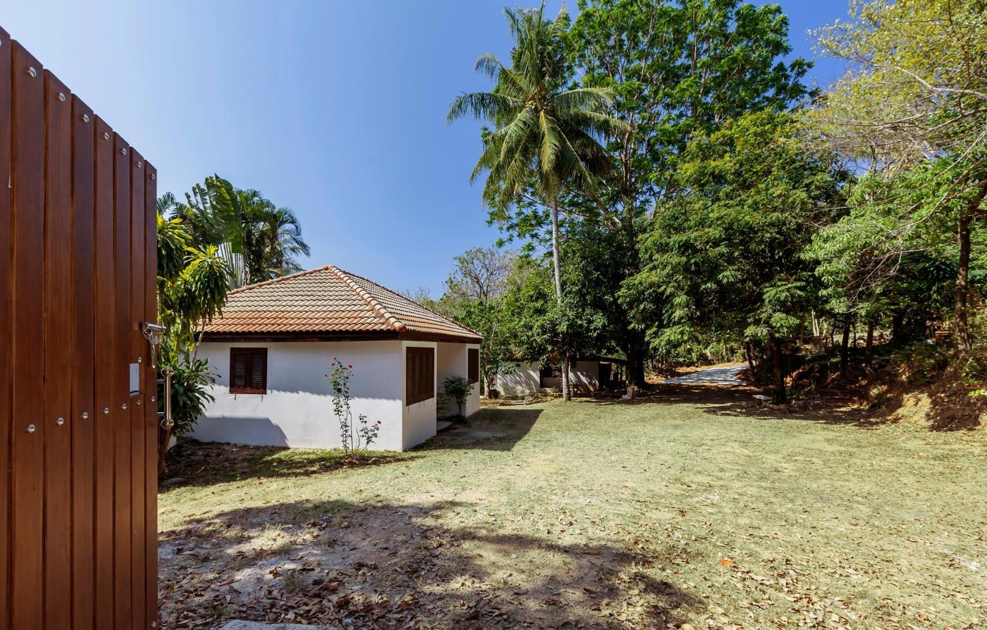 Baan Khunying - Secluded Phuket Beachfront Villa Rawai Экстерьер фото