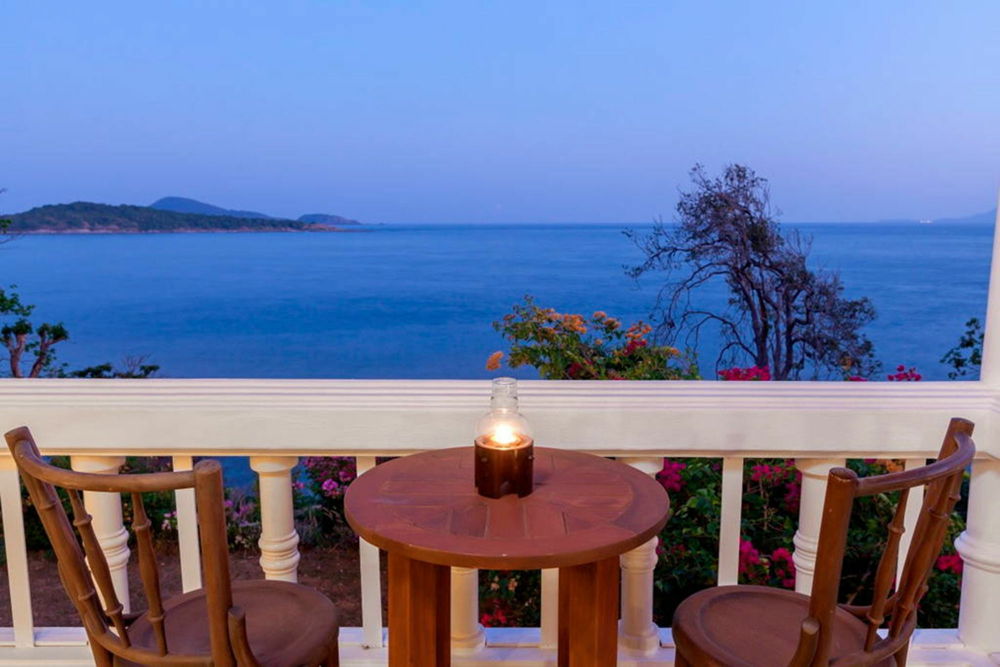 Baan Khunying - Secluded Phuket Beachfront Villa Rawai Экстерьер фото