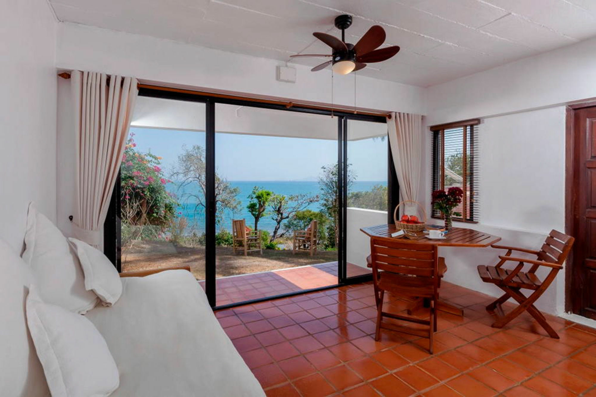 Baan Khunying - Secluded Phuket Beachfront Villa Rawai Экстерьер фото