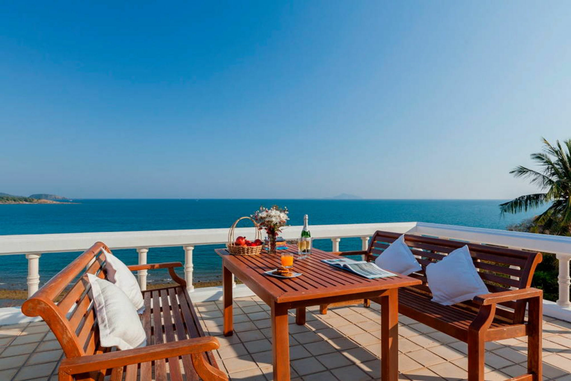 Baan Khunying - Secluded Phuket Beachfront Villa Rawai Экстерьер фото